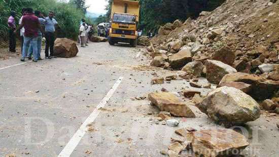 Landslide on Ella-Wellawaya road