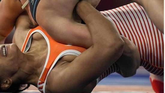 Husband arrested for wrestler-style slamming of his wife