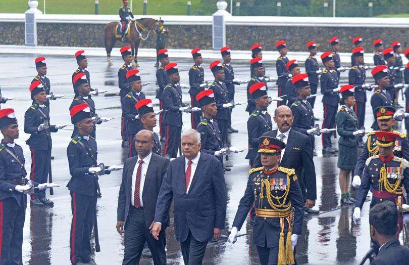 President honors cadet officers in Diyatalawa