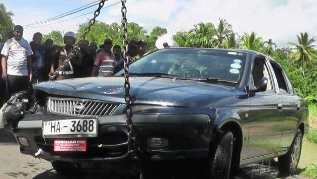 Man dies as vehicle plunges into Senanayake Samudra canal