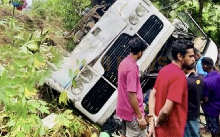 42 hospitalised after bus overturns in Dehiowita