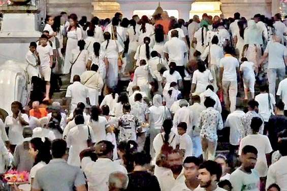 Thousands gather at religious sites to welcome New Year 2025