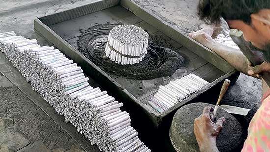 Amidst Govt. restrictions….. Uncertainty looms over Kimbulapitiya’s creative fireworks industry