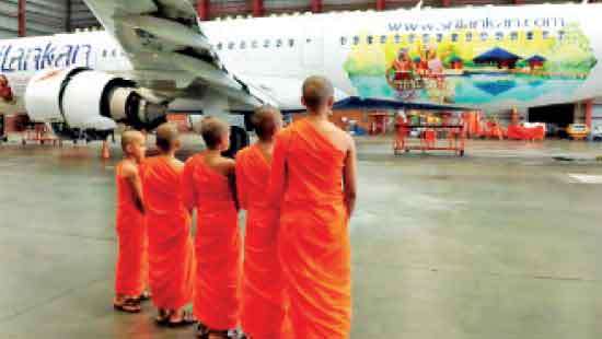 Colombo Navam Maha Perahera takes flight with SriLankan Airlines