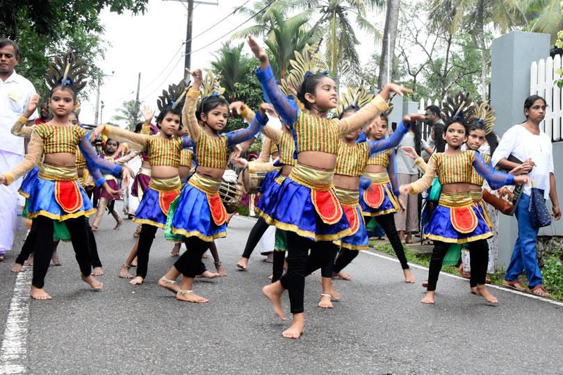 Vesak Maha Perahera... - Caption Story | Daily Mirror