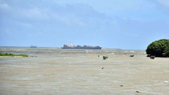 Water from the Kelani river recedes