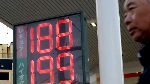 Oil prices keep rising as Trump seeks coalition to reopen Strait of Hormuz