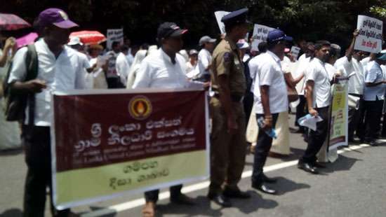 Parliament roundabout closed due to protest