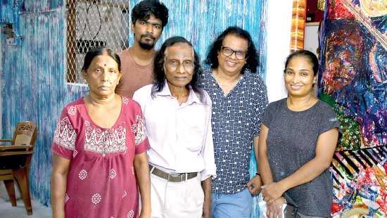 Art strikes a chord with music Renowned artist Mueen Saheed collaborates with singer Muththalagu to help in his housing