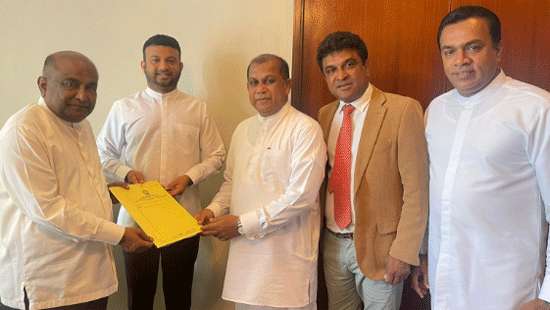 No-faith motion on Keheliya handed over to Speaker