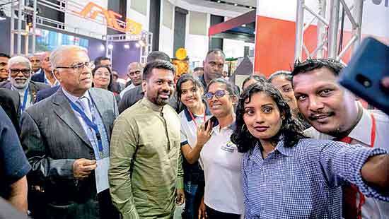 President visits construction expo as industry  showcases resilience