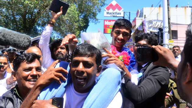 Public cheers as Police constable granted bail