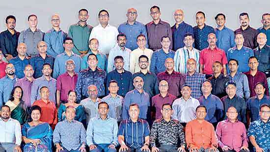 HNB felicitates employees with 25 years of service