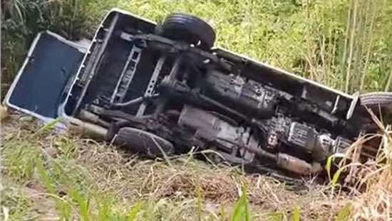 Van carrying Italian tourists plunges into precipice in Koslanda