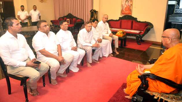 Opposition leaders meet Amarapura Mahanayake