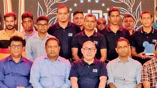 Ocean Lanka honours long-serving employees