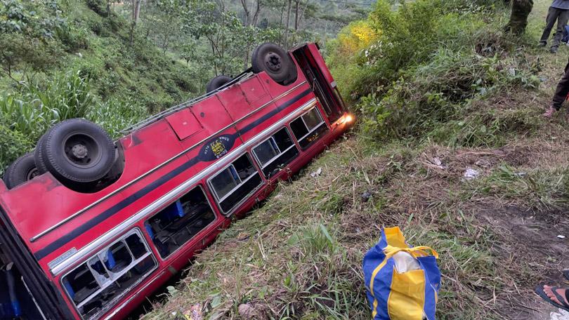 Bus accident injures 18 passengers - Breaking News | Daily Mirror