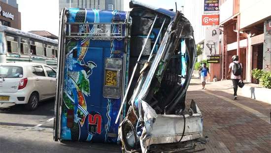 Seven hospitalised after Bambalapitiya accident