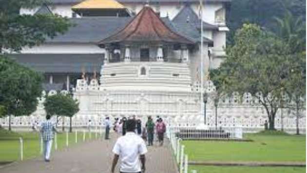 Avoid visiting Kandy amid large crowds: Kandy District Secretary urges public