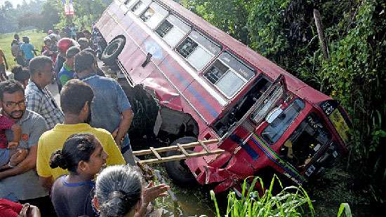 Bus skids off road: several injured