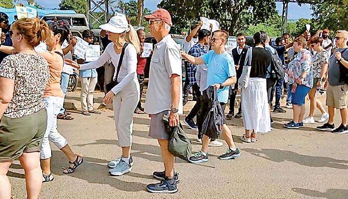 Over 2,000 Thai tourists arrive at Hambantota Port