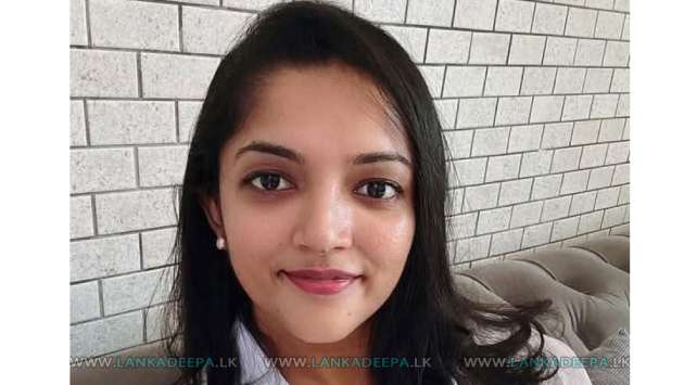 Doctor dies after falling from bus in Pelmadulla
