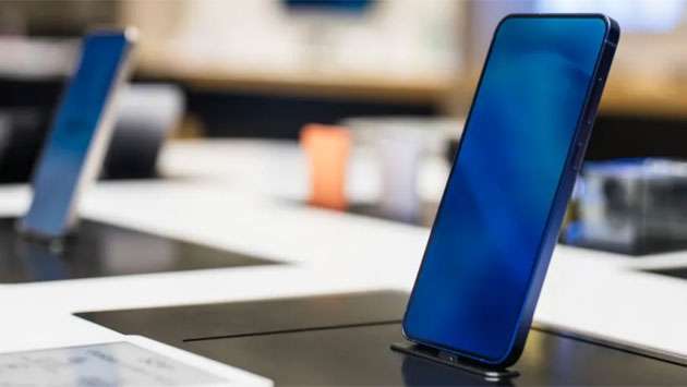 Trump exempts smartphones and computers from new tariffs