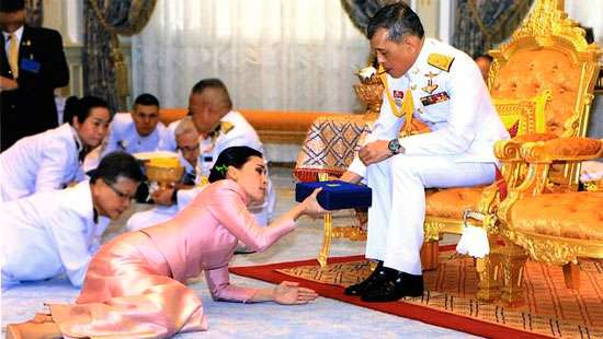 Thai King Confirms 4th Marriage, to Former Flight Attendant