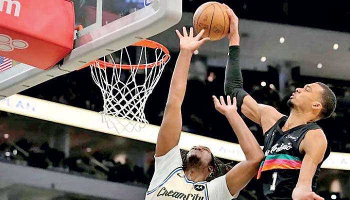 Defeat by Spurs ends Bucks’ play-off hopes