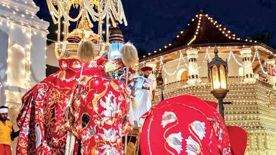 First Randoli Perahera parades the streets of Kandy