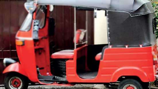 Drunk driving Tuk-tuk driver gets license suspended for 10 years