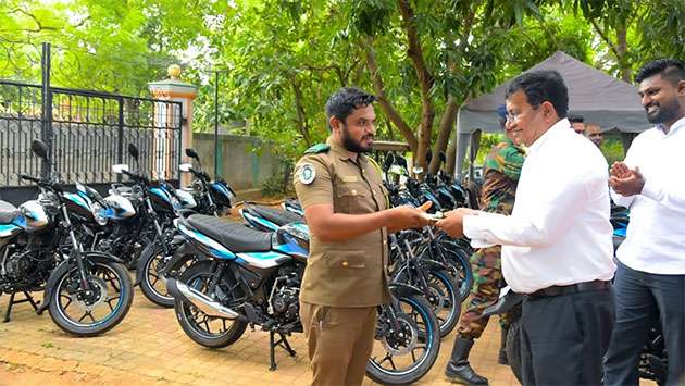 13 motorcycles handed over to wildlife officers in Trincomalee - Breaking News