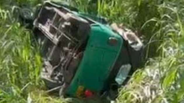 Three injured as three-wheeler plunges down precipice in Watawala