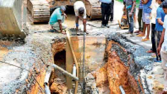 Blame game over Gothatuwa sinkhole