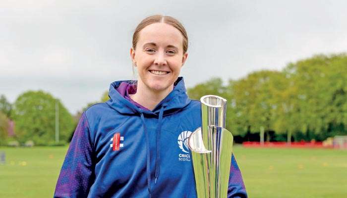 Former England spinner back after nine years for World Cup