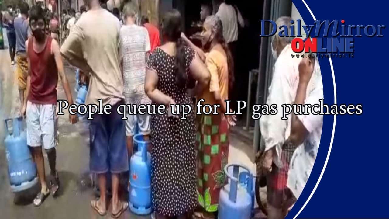 People queue up for LP gas purchases