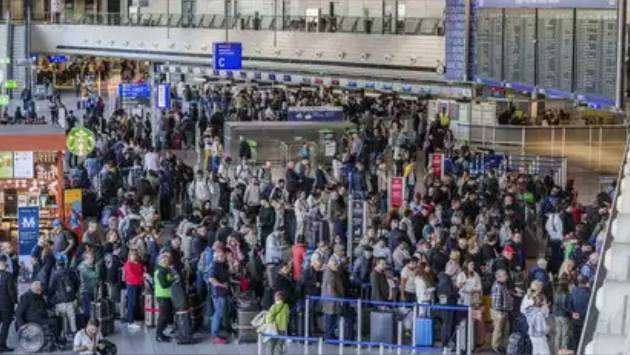 Hundreds of flights cancelled as strikes hit German airports