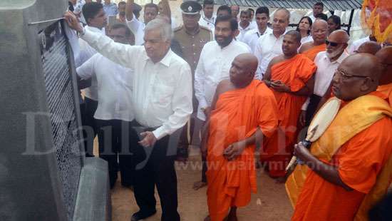 PM unveils Buddha statues at Walukarama Temple