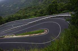 18 Hairpin Bends on the Kandy, Mahiyanganaya main road closed