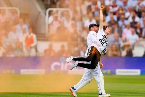 Jonny Bairstow carries oil protester off pitch