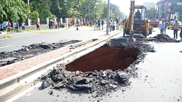 Road closure at Yakkala