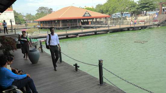 Expedite renovation work of floating market: PM