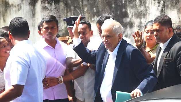 Ranil Wickremesinghe arrives at Fort Magistrate’s Court