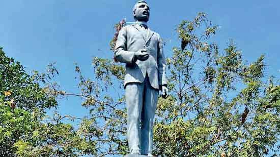 Statues Beyond Gods and Politicians