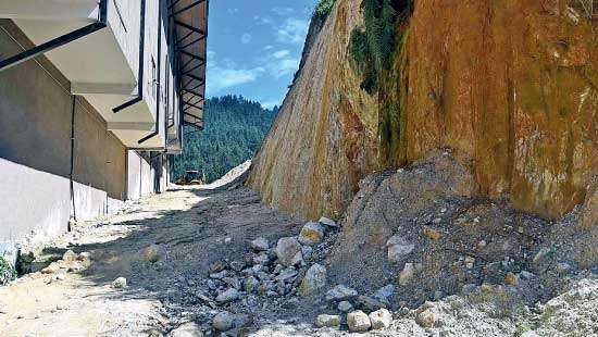 Ginigathhena town disturbed by construction racket