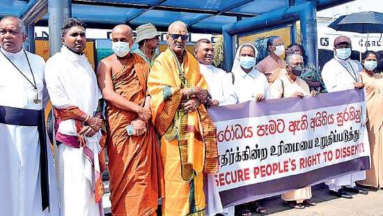 Collaboration of clergy in silent protest