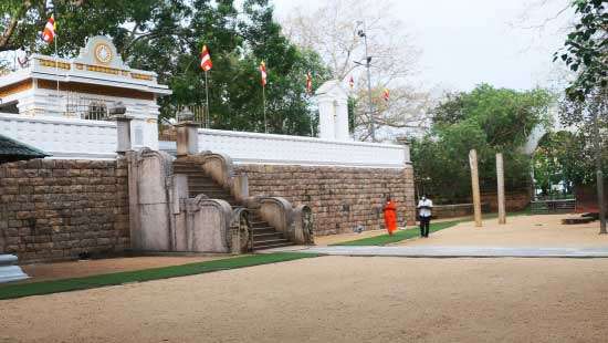 Anuradhapura sacred area desolate due to Covid-19 travel restrictions