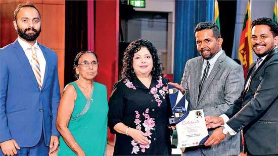 ACHE honoured as ‘Best Institute for American Standard Education in SL’