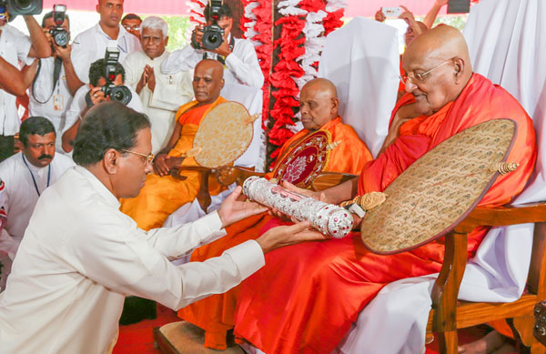 Offering ‘Sannas Pathra’ to Asgiriya Mahanayake Thera