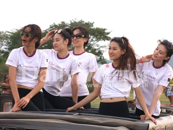 Chinese beauties visit Minneriya